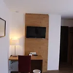 Hotel Und Zum Loewen 3*