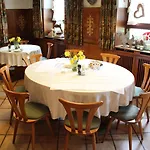 Und Zum Loewen Hotel