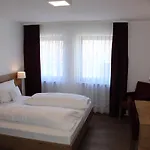 Und Zum Loewen Hotel
