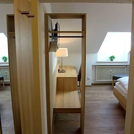 Отель Und Zum Loewen 3*