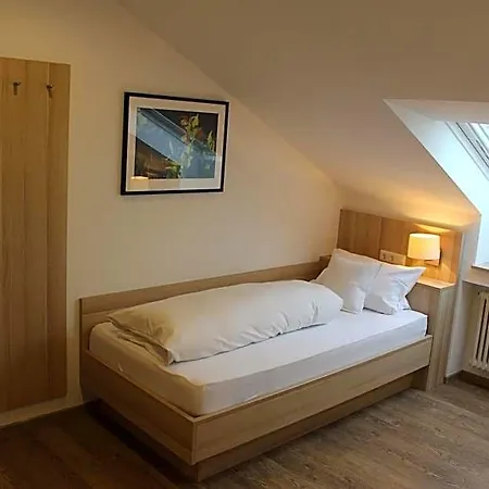 Otel Und Zum Loewen Hirschberg an der Bergstraße