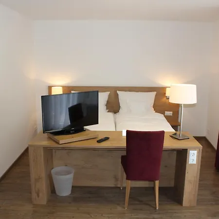 Und Zum Loewen Hotel 3*