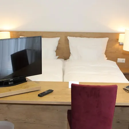 Und Zum Löwen 3*