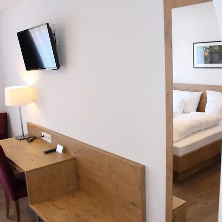 Und Zum Loewen Hotel