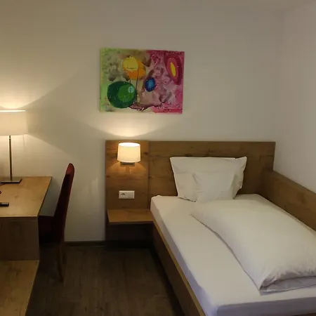 Hotel Und Zum Loewen 3*