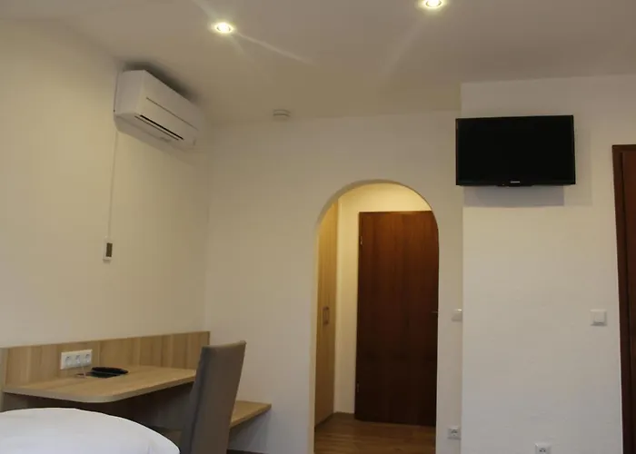 מלון Und Zum Loewen