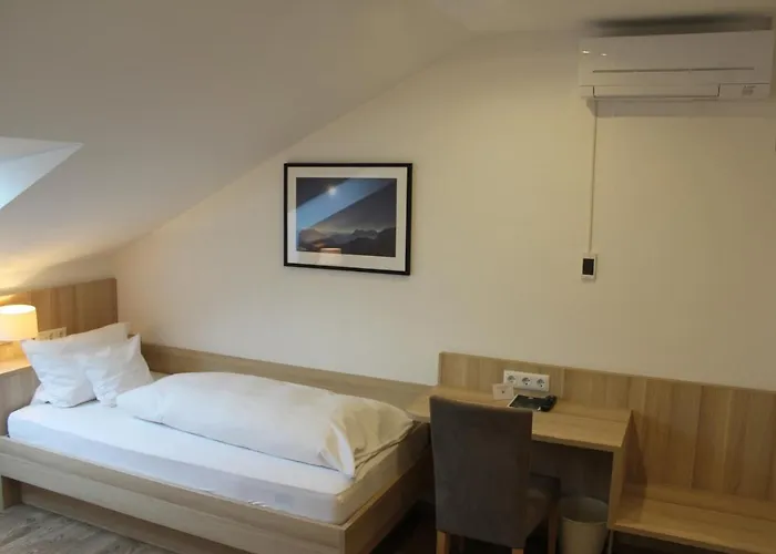 Und Zum Loewen Hirschberg an der Bergstraße