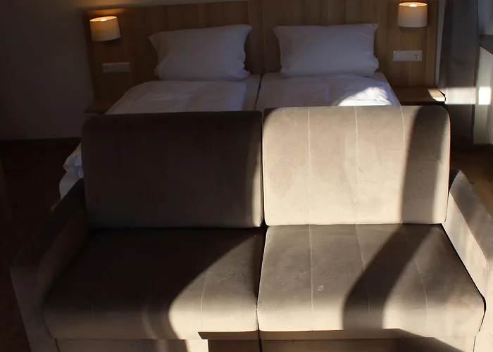 מלון Und Zum Loewen 3*