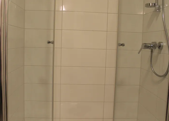 Und Zum Loewen מלון 3*