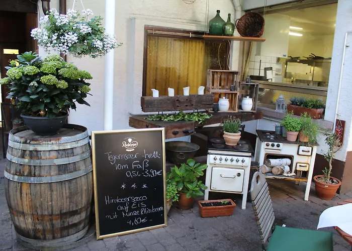 מלון Und Zum Loewen 3*