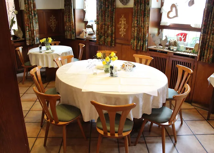 Und Zum Loewen מלון