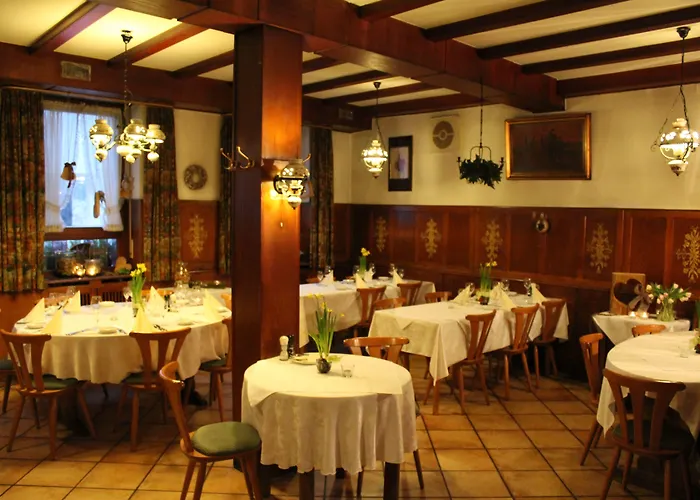 מלון Und Zum Loewen 3*