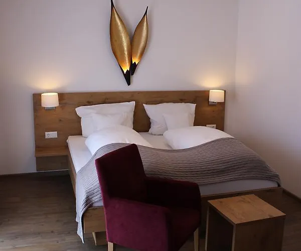 מלון Und Zum Loewen 3*